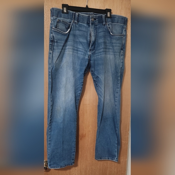 Men's Extreme Motion Slim Straight Jeans 38x30 - Picture 1 of 3